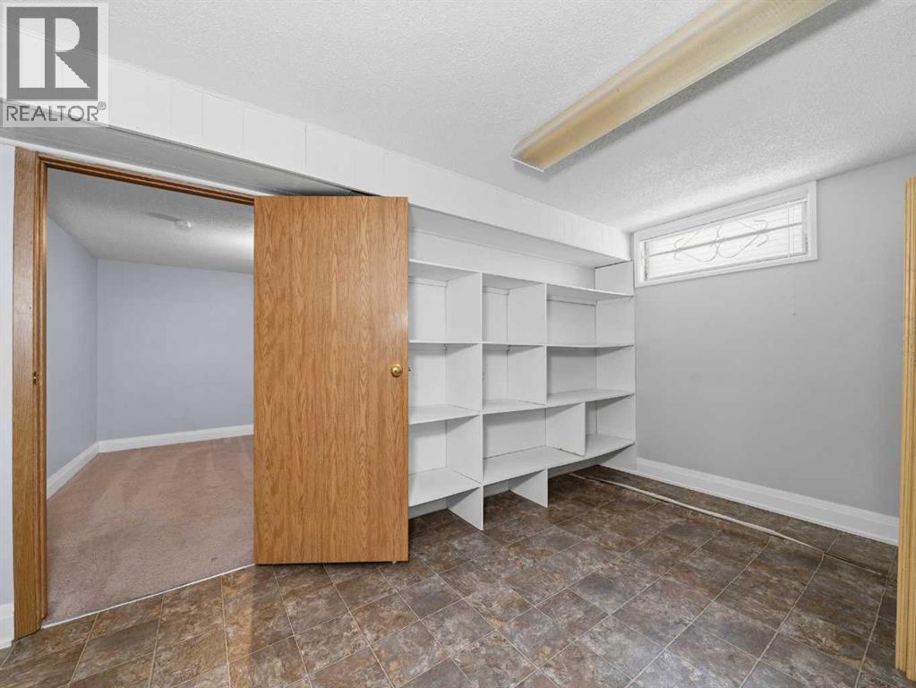 5123 Bulyea Road NW - 23