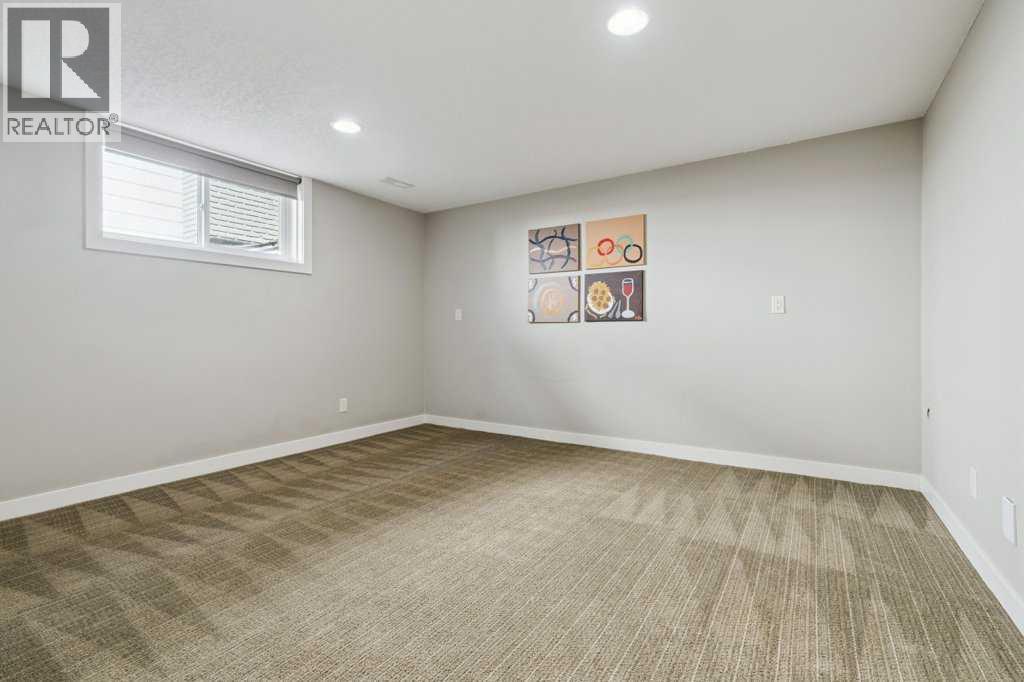 640 Willoughby Crescent SE - 37