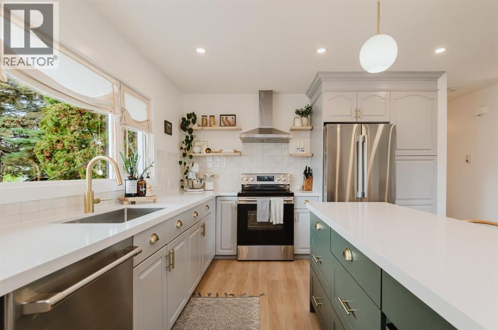 10415 109 Ave - 12