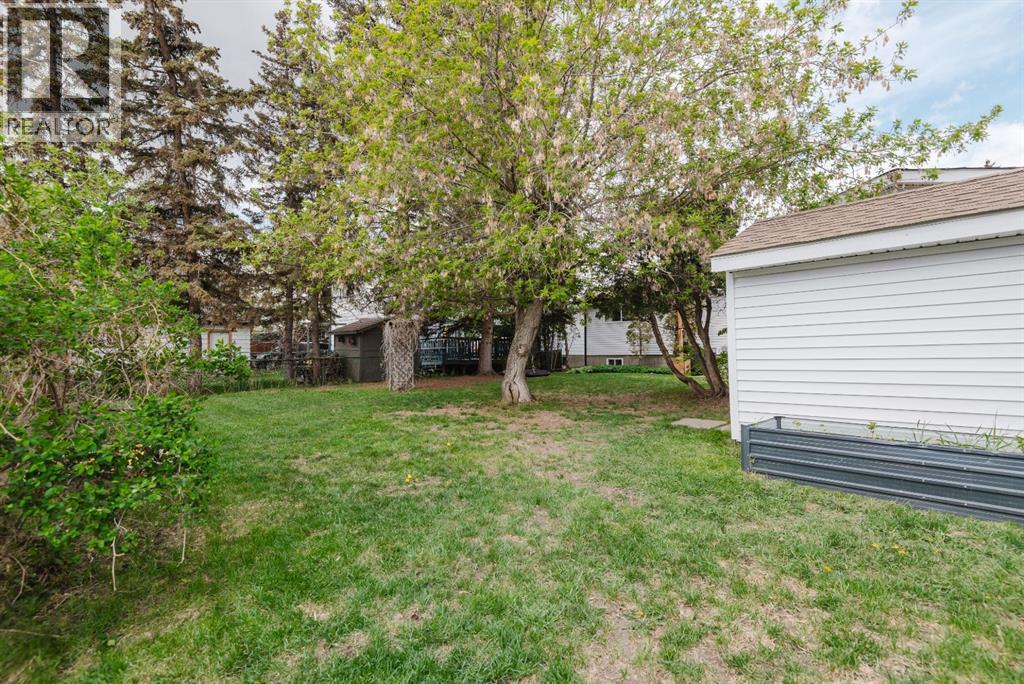 10415 109 Ave - 35