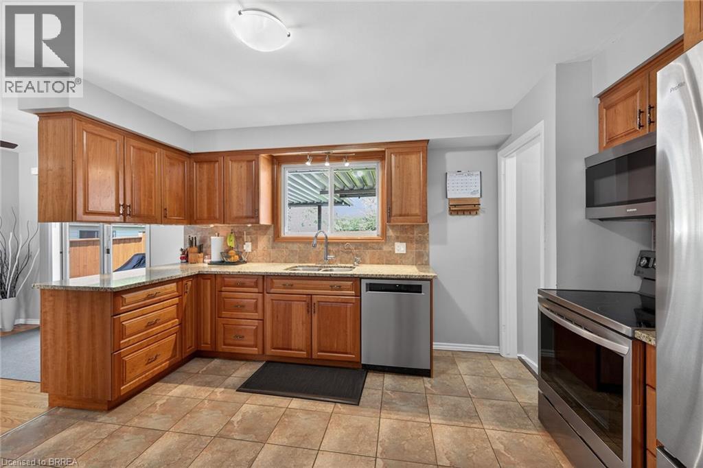 2 COACHWOOD Road, Brantford, Ontario, N3R3R4 — Photo 3