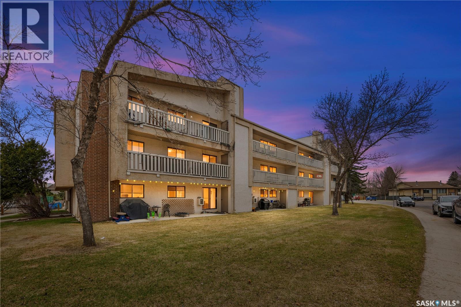 #236 310 Stillwater DRIVE - 23