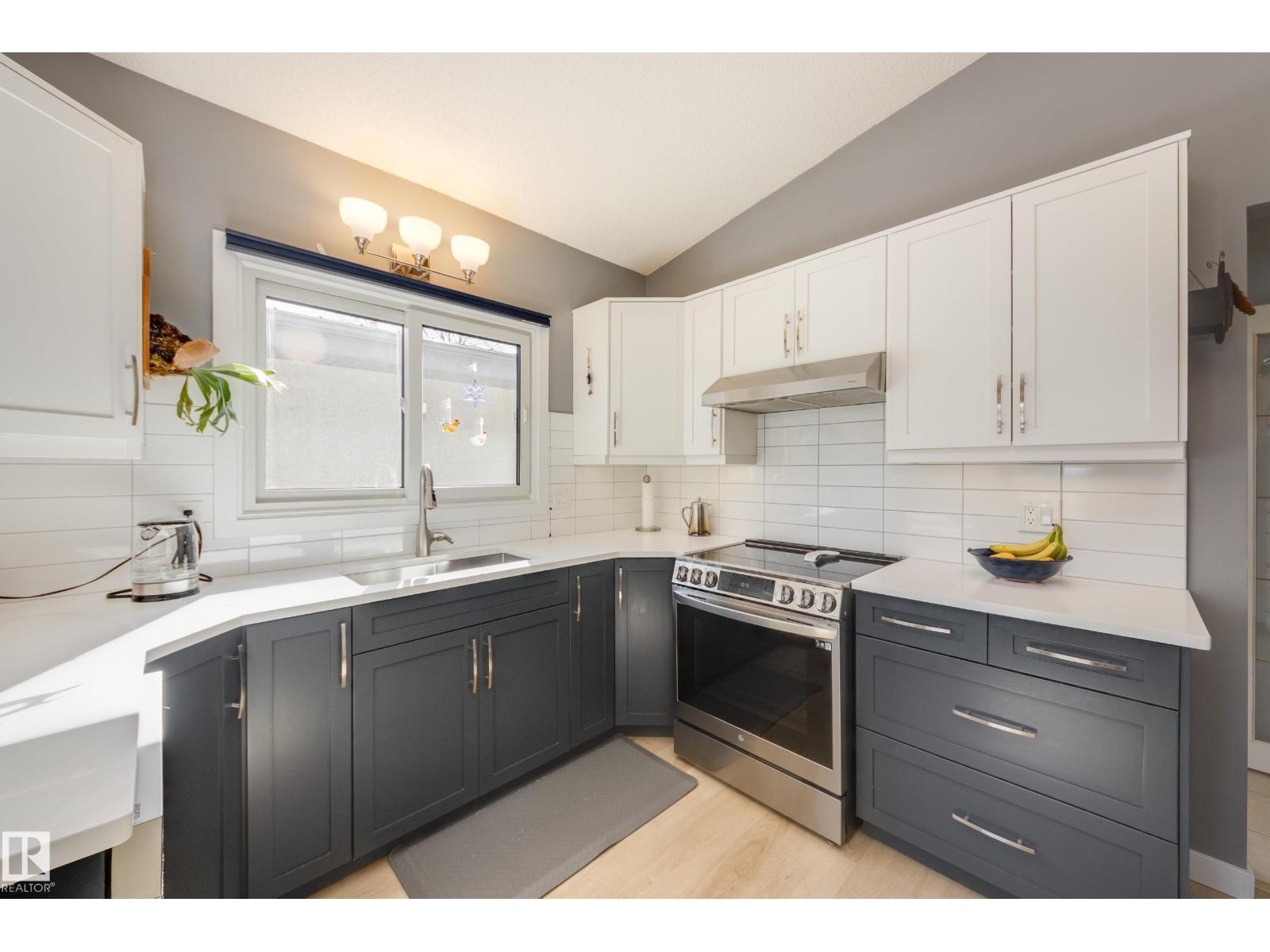 7211 90 AV NW NW — photo 14