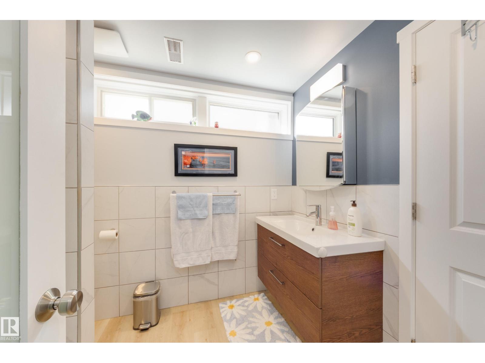 7211 90 AV NW NW — photo 36