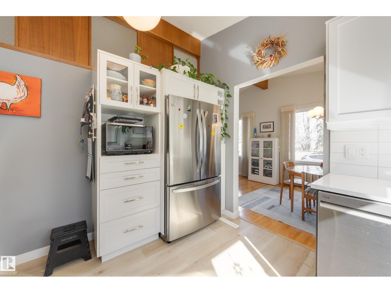 7211 90 AV NW NW — photo 17