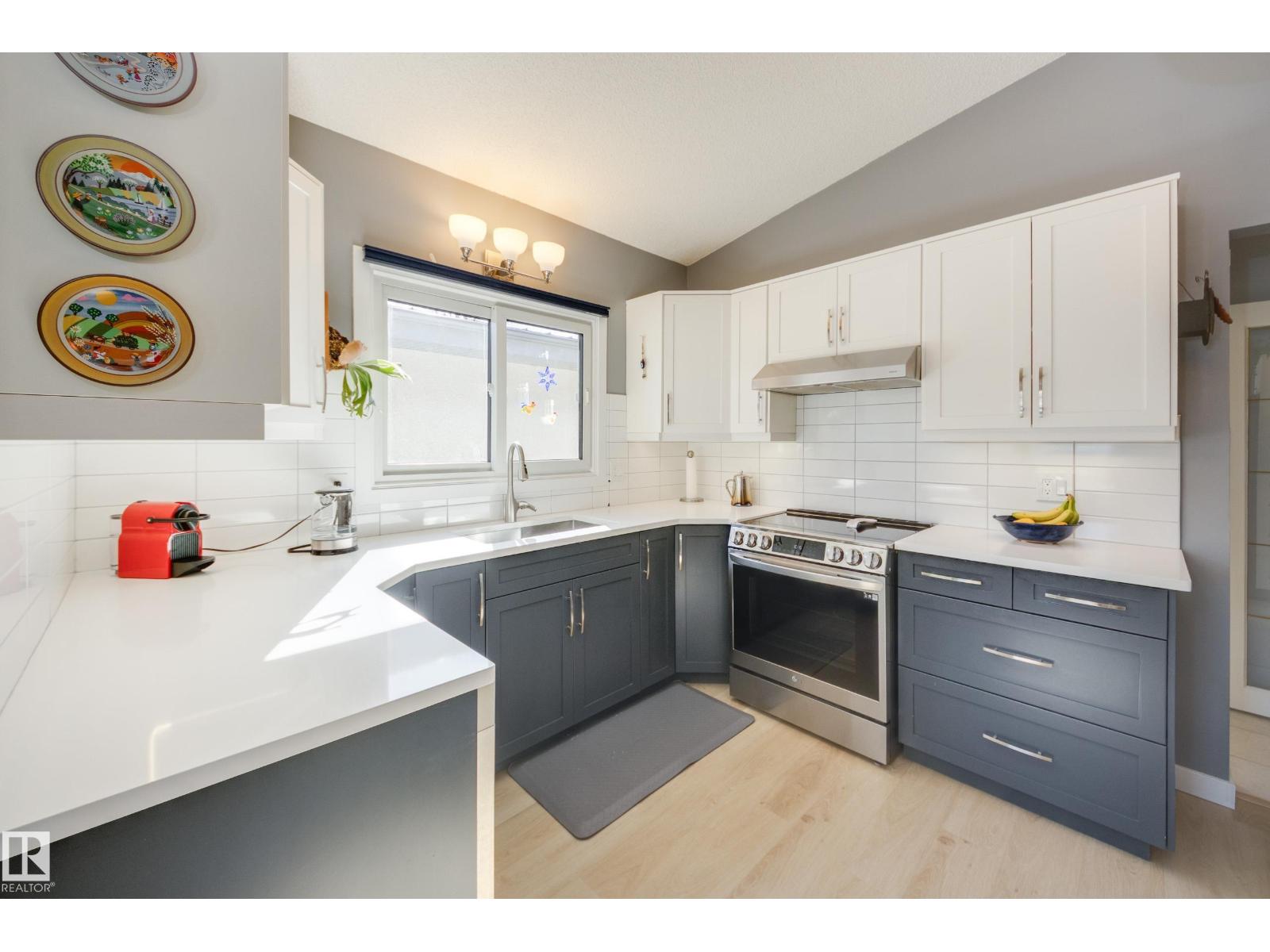 7211 90 AV NW NW — photo 15