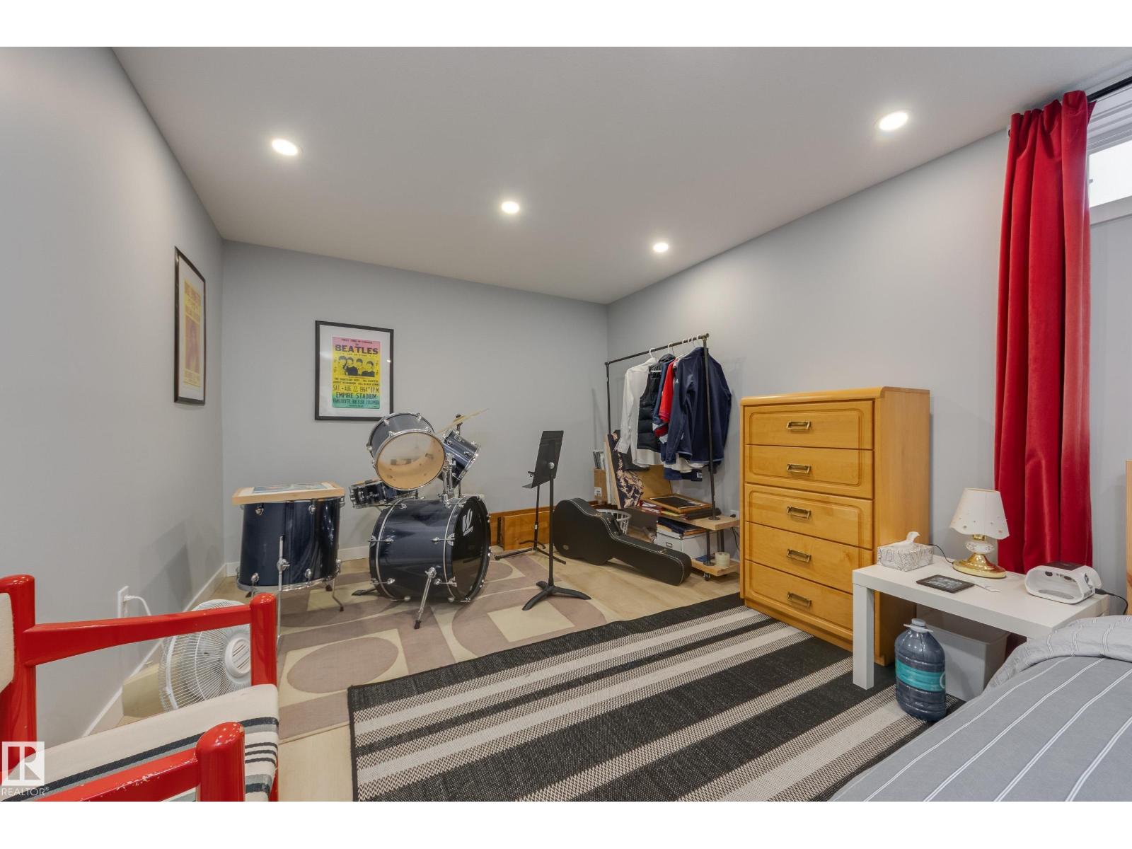 7211 90 AV NW NW — photo 39