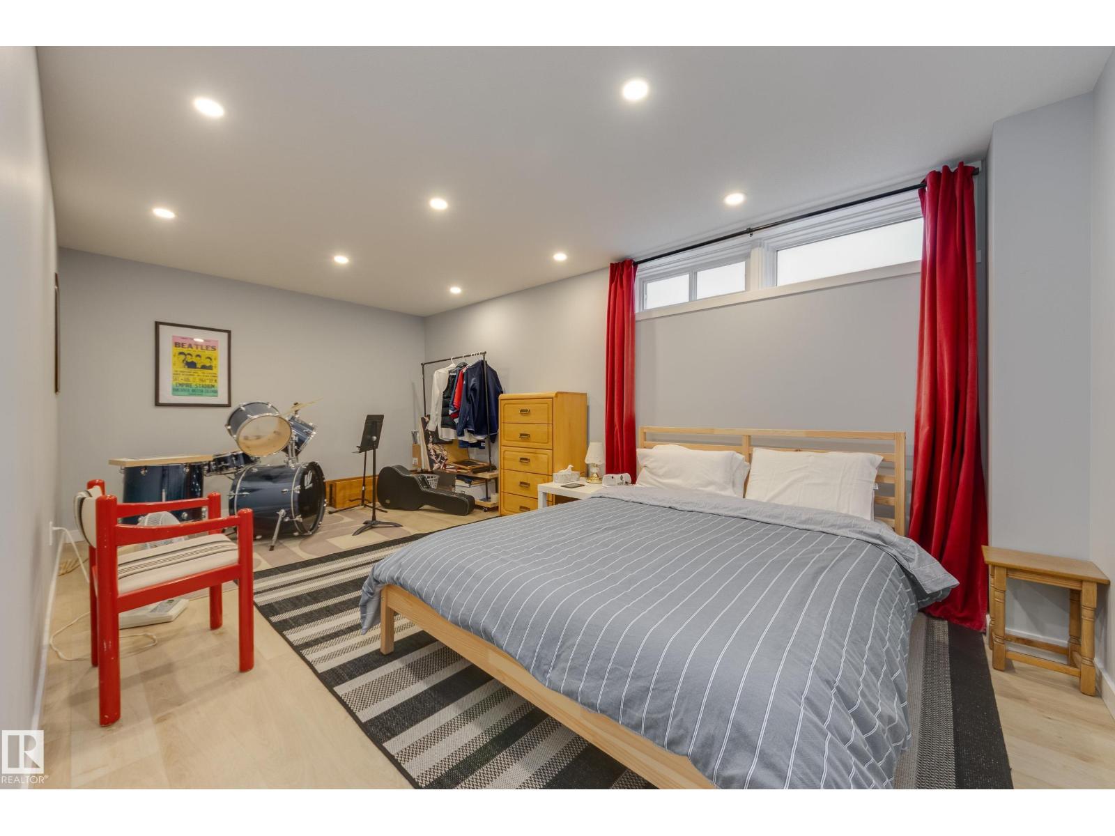 7211 90 AV NW NW — photo 38