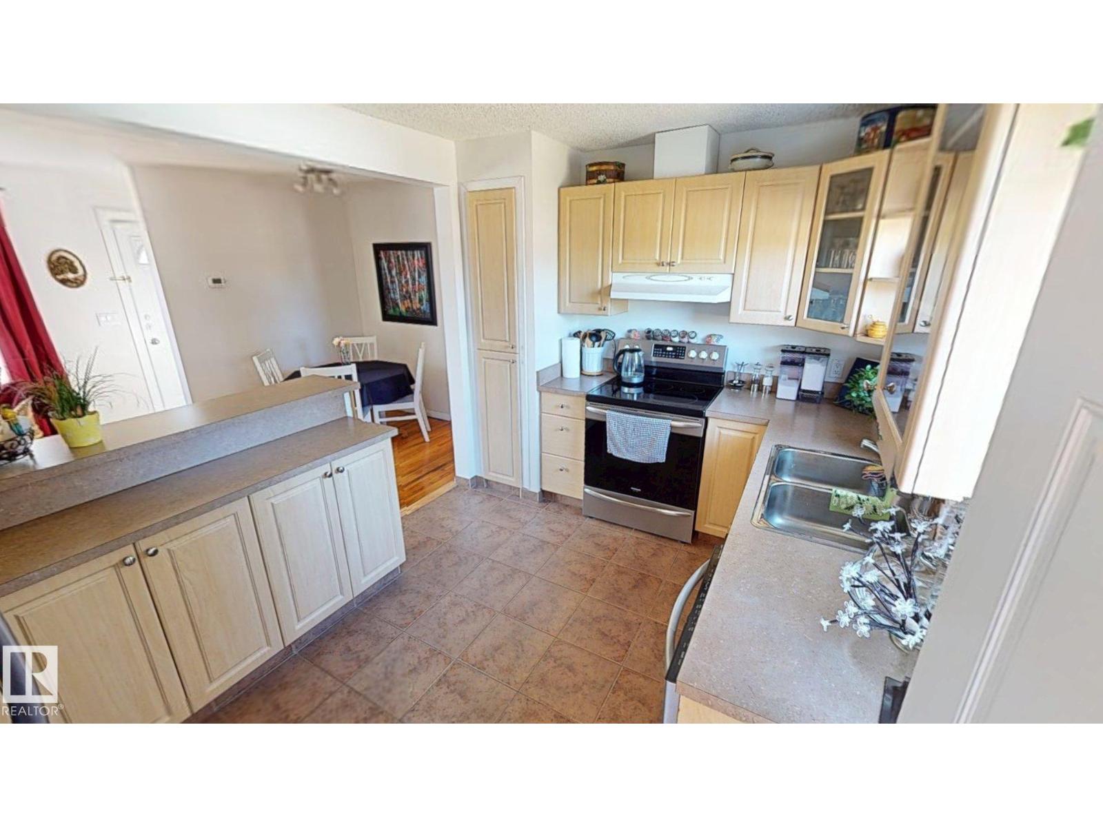 9650 86 ST NW - 12