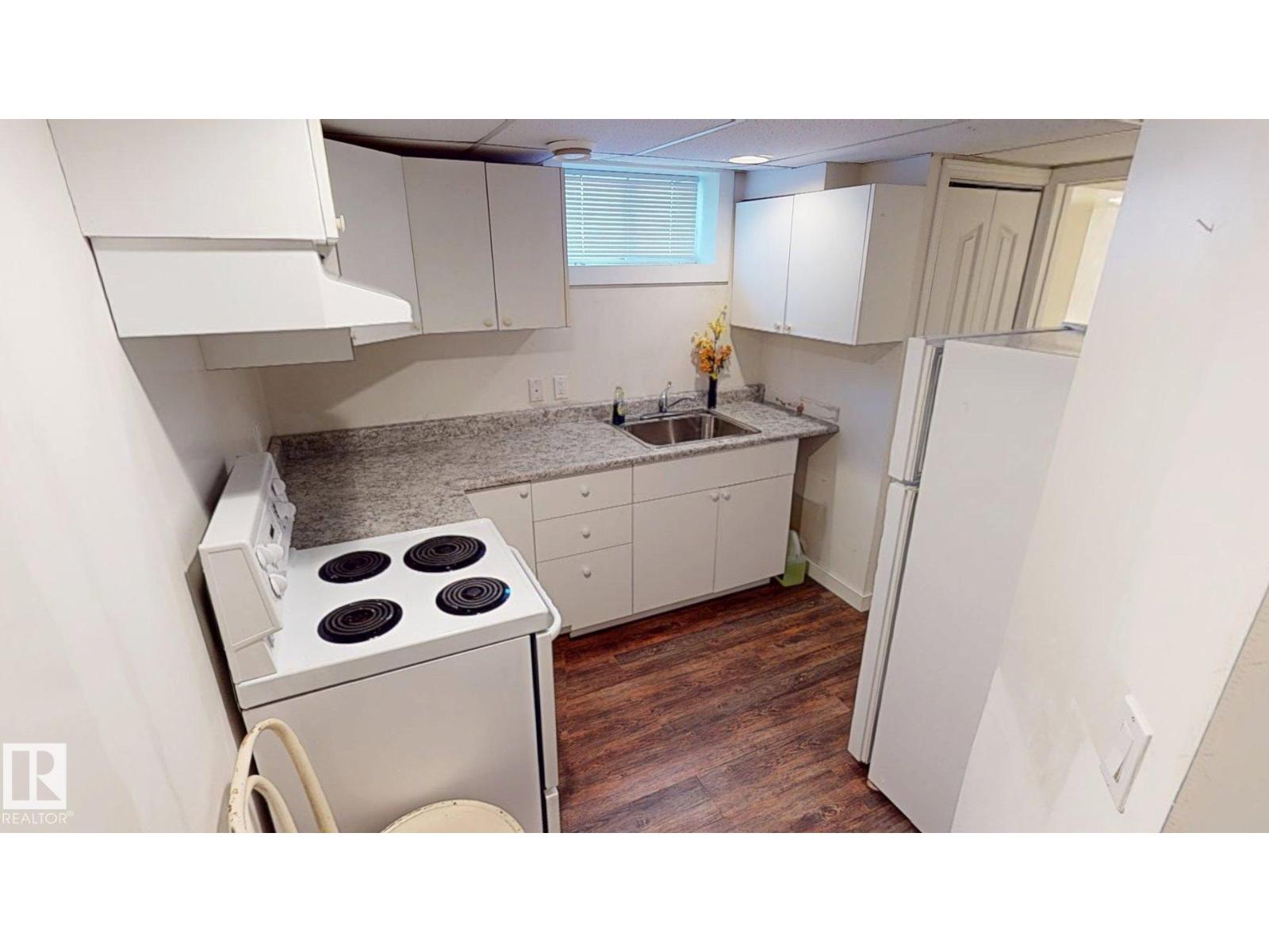 9650 86 ST NW - 16
