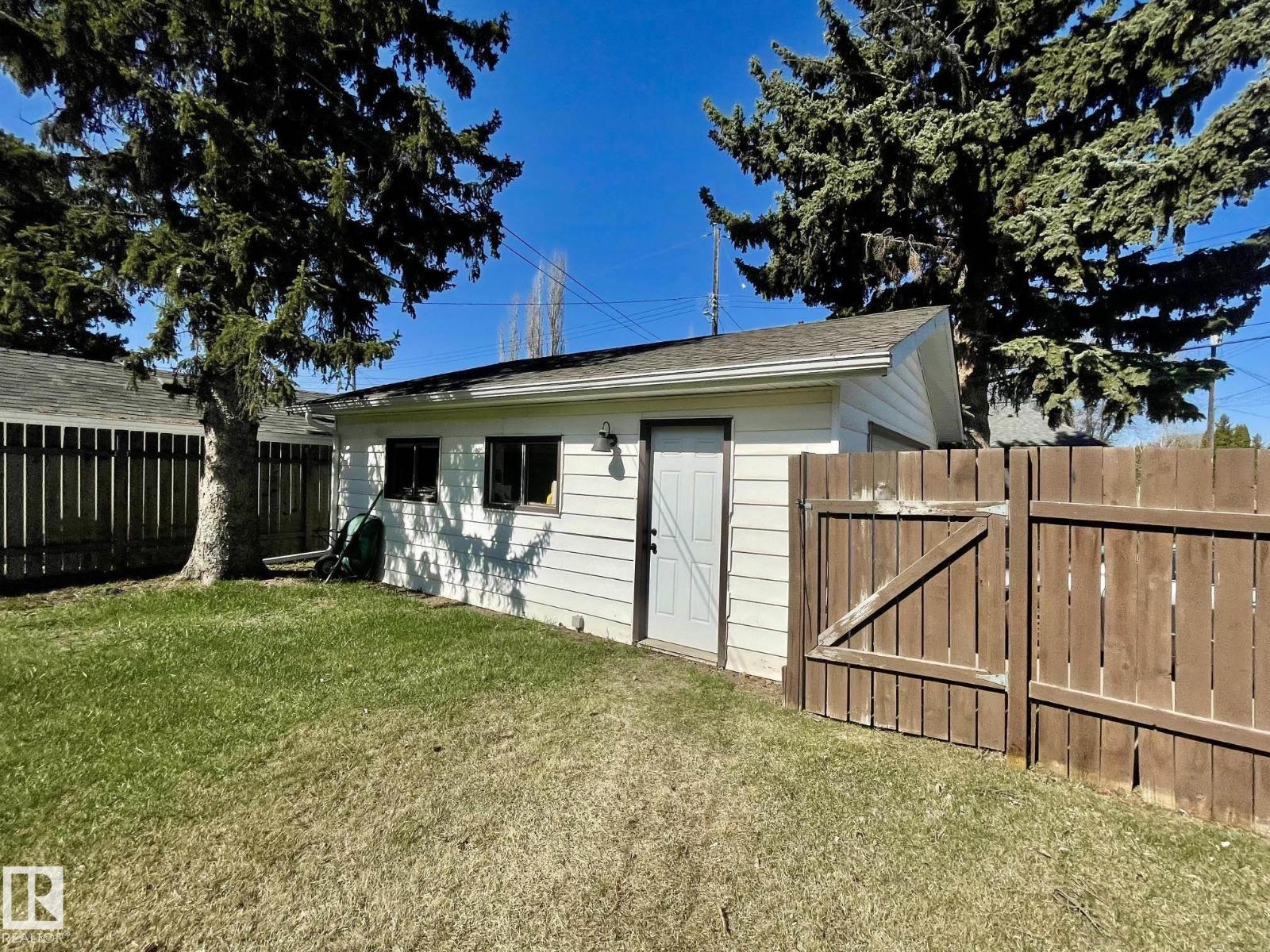 9650 86 ST NW - 22