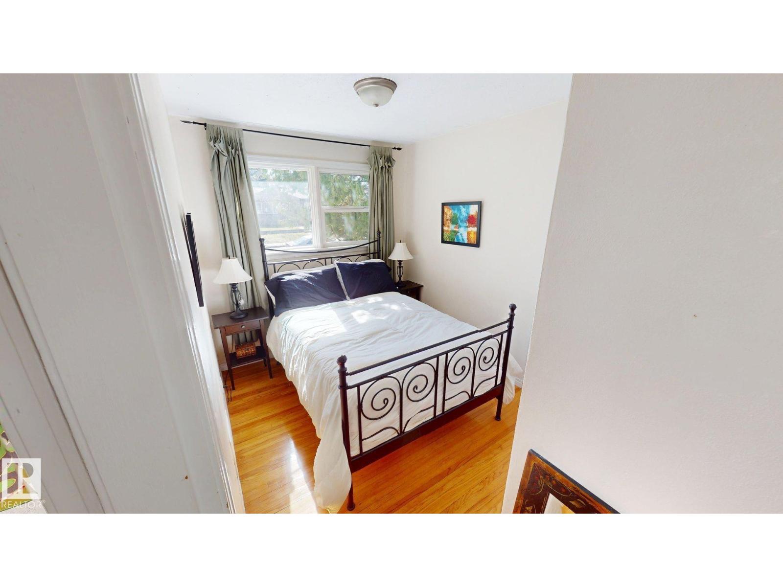 9650 86 ST NW - 7