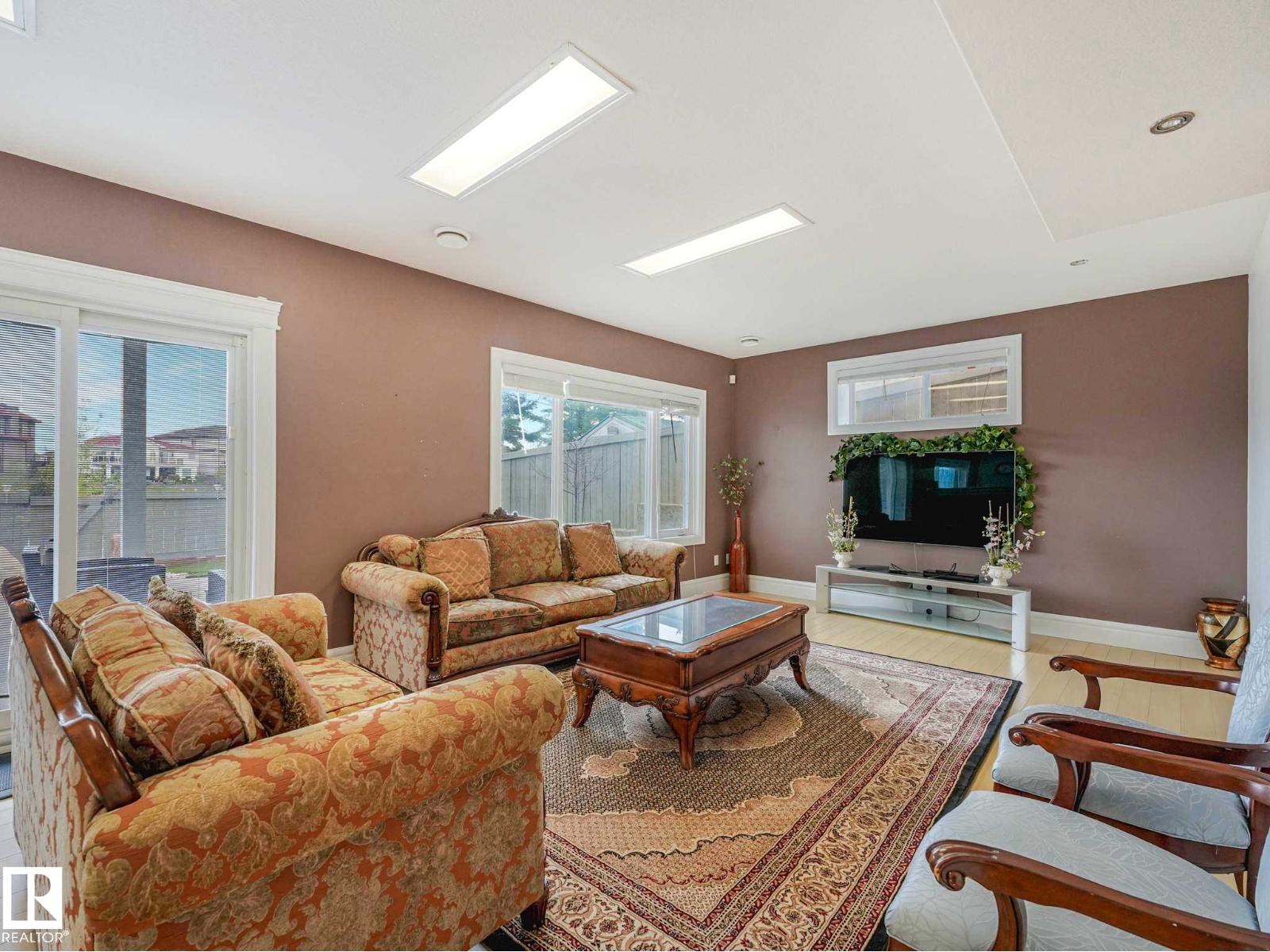 7516 161A AV NW - 55