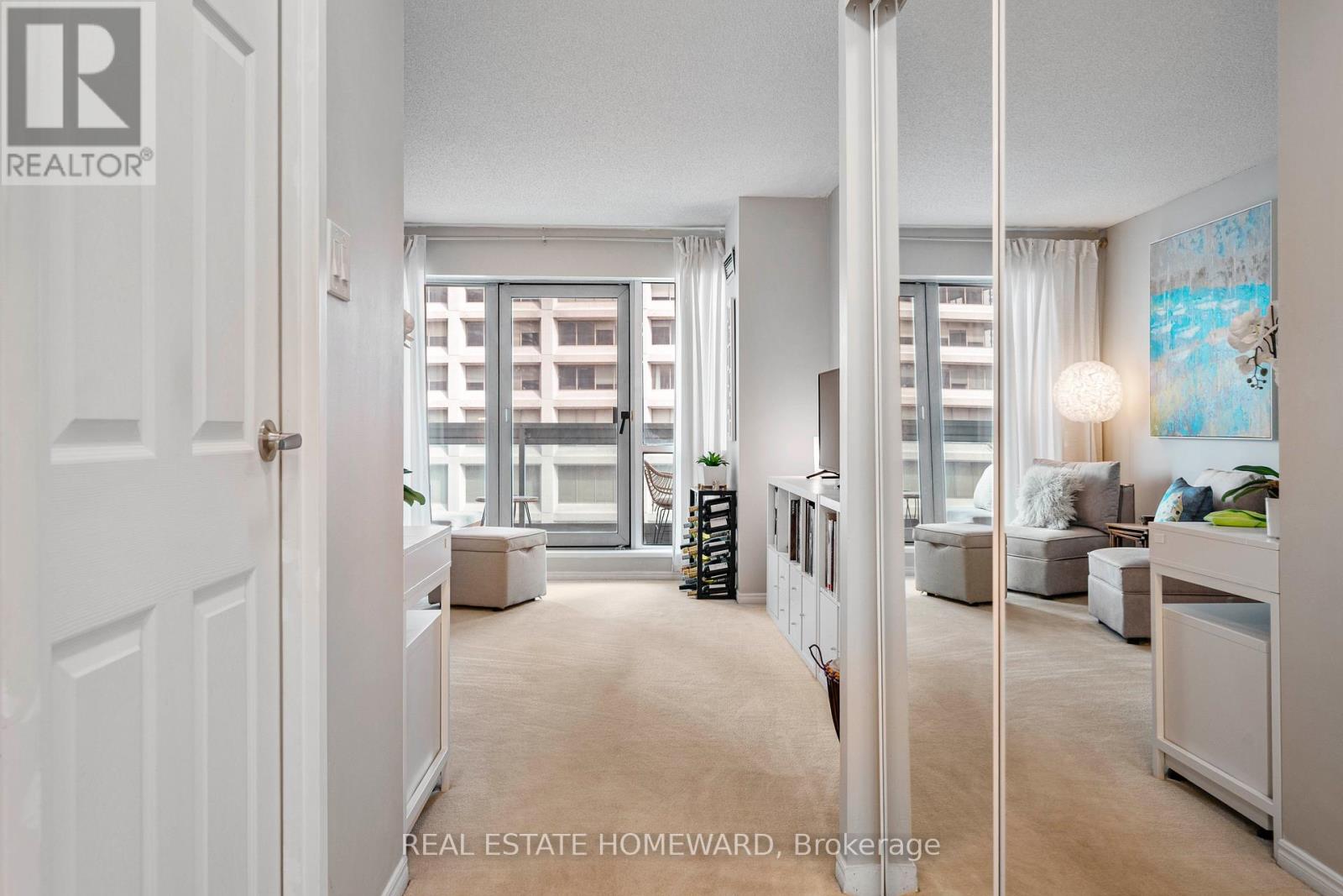 #704 10 QUEENS QUAY W - 14