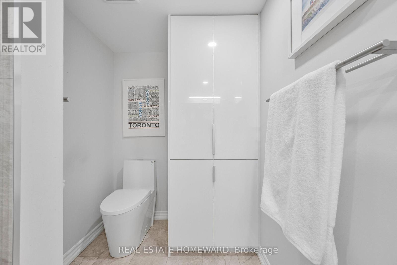 #704 10 QUEENS QUAY W - 20