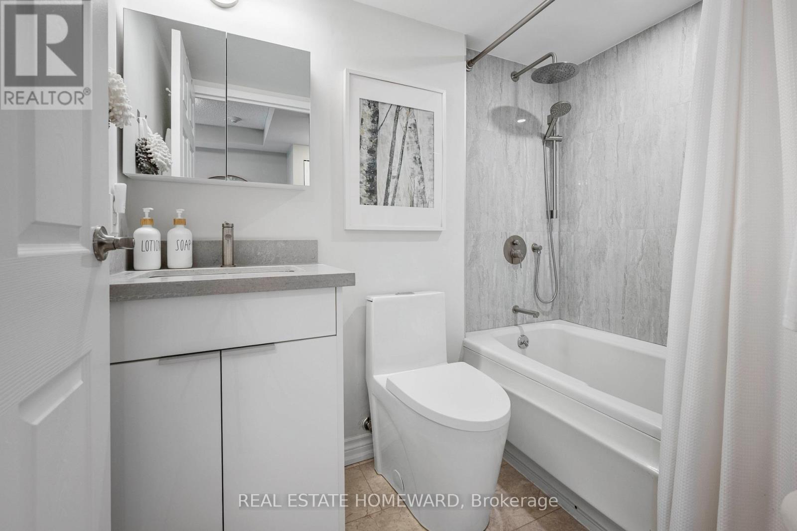 #704 10 QUEENS QUAY W - 29