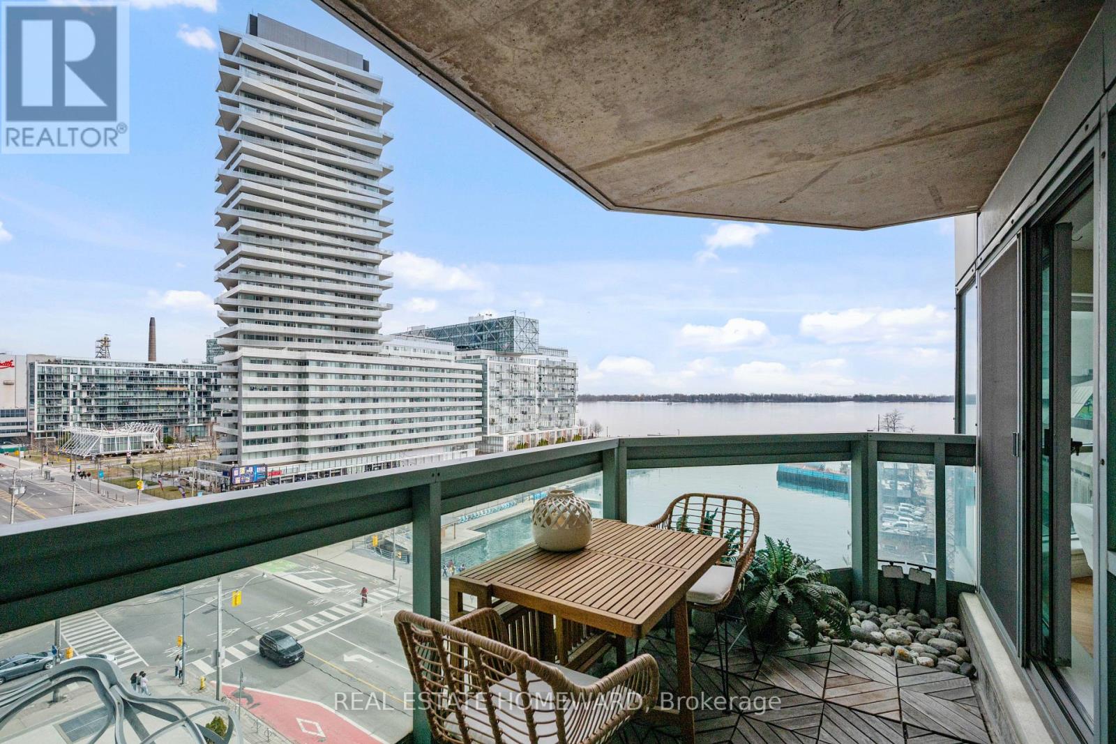 #704 10 QUEENS QUAY W - 23