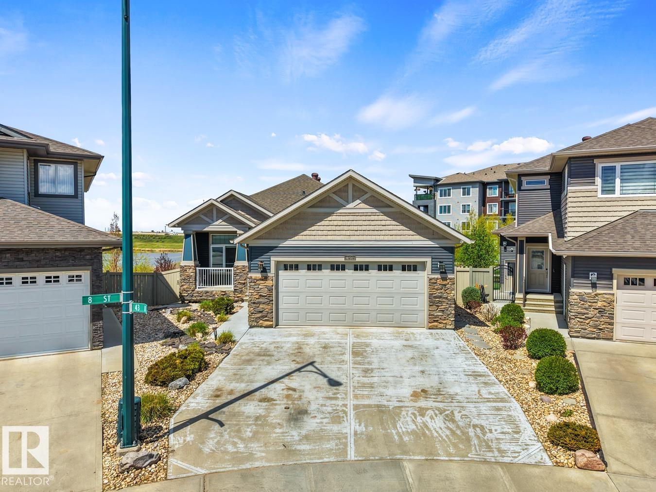 4232 8 ST NW - 52