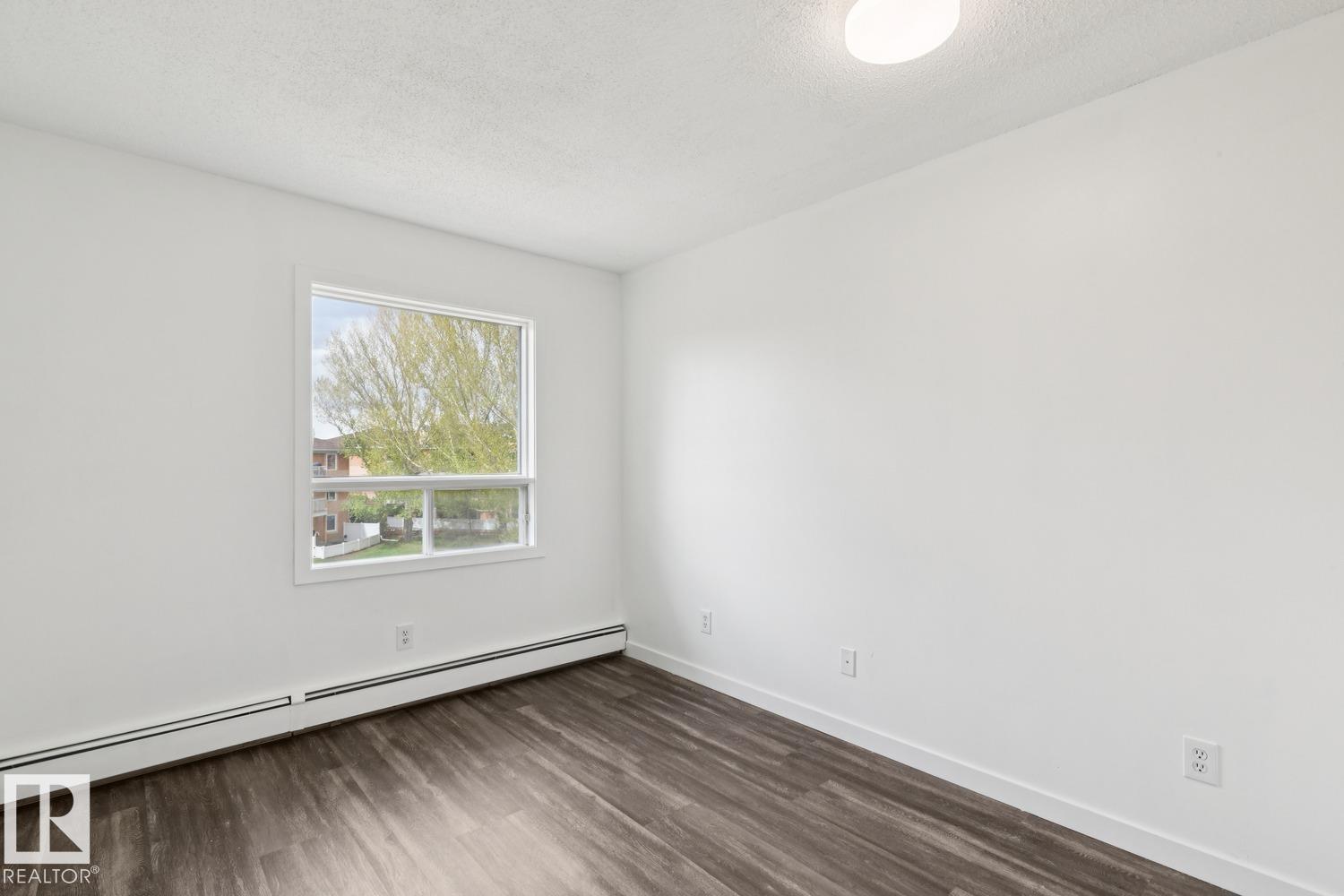 #411 9010 106 AV NW - 39
