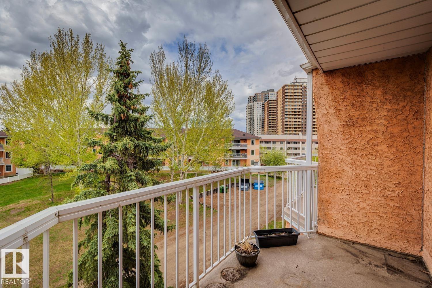 #411 9010 106 AV NW - 42