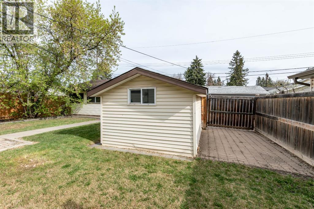 10812 52 Avenue NW - 38