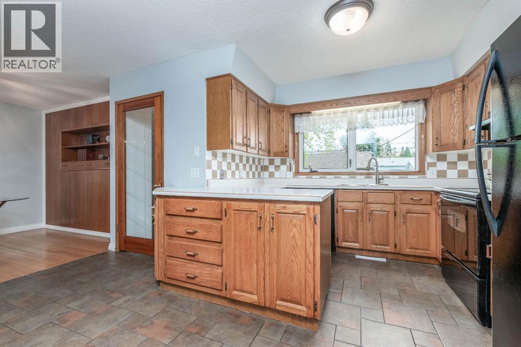10812 52 Avenue NW - 12