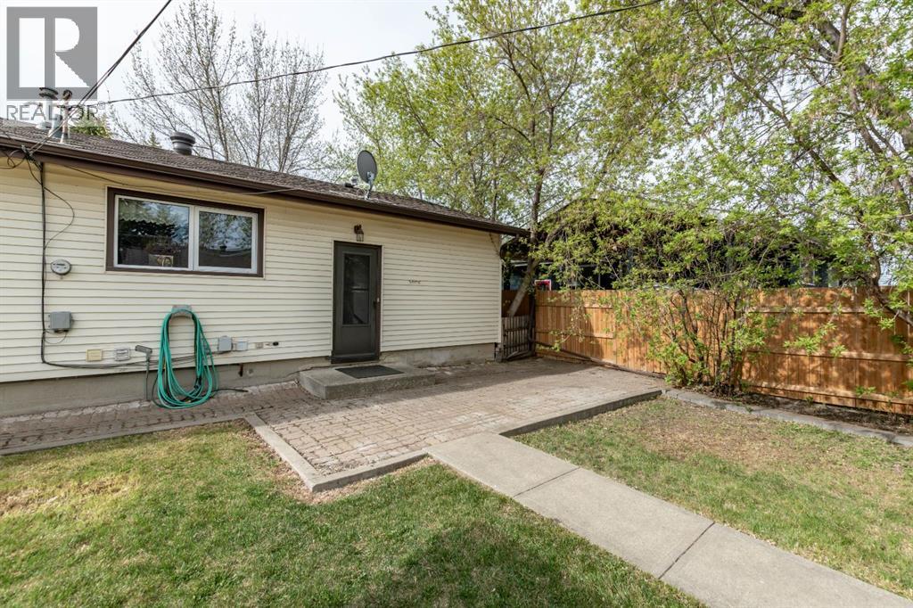 10812 52 Avenue NW - 36