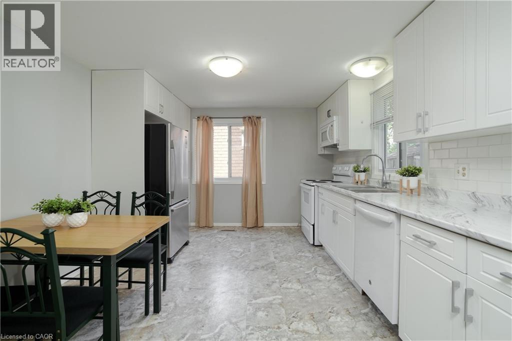 30 AMOS Avenue Unit# A, Waterloo, Ontario, N2L5G3 — Photo 7