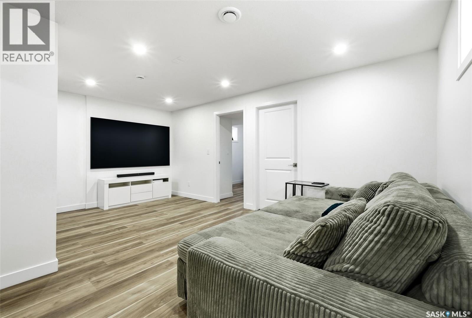 2914 Elgaard DRIVE - 32