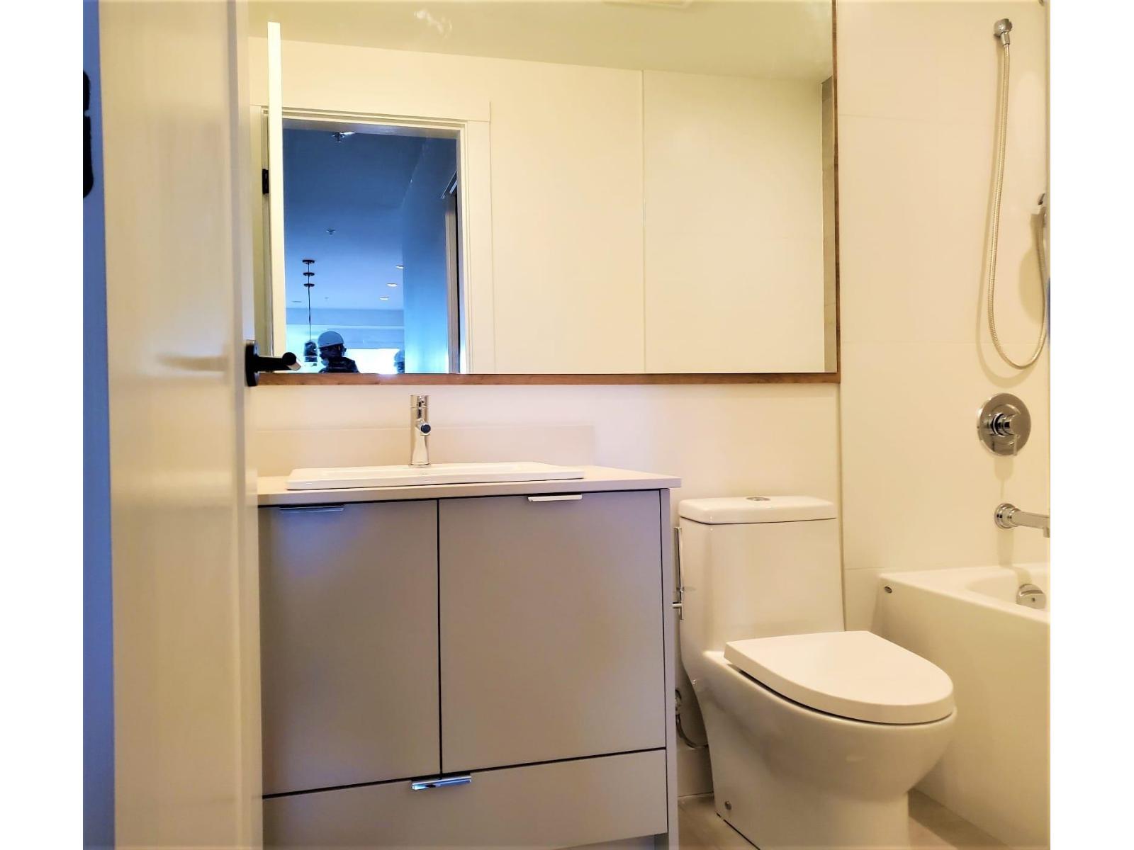326 2493 MONTROSE AVENUE, Abbotsford