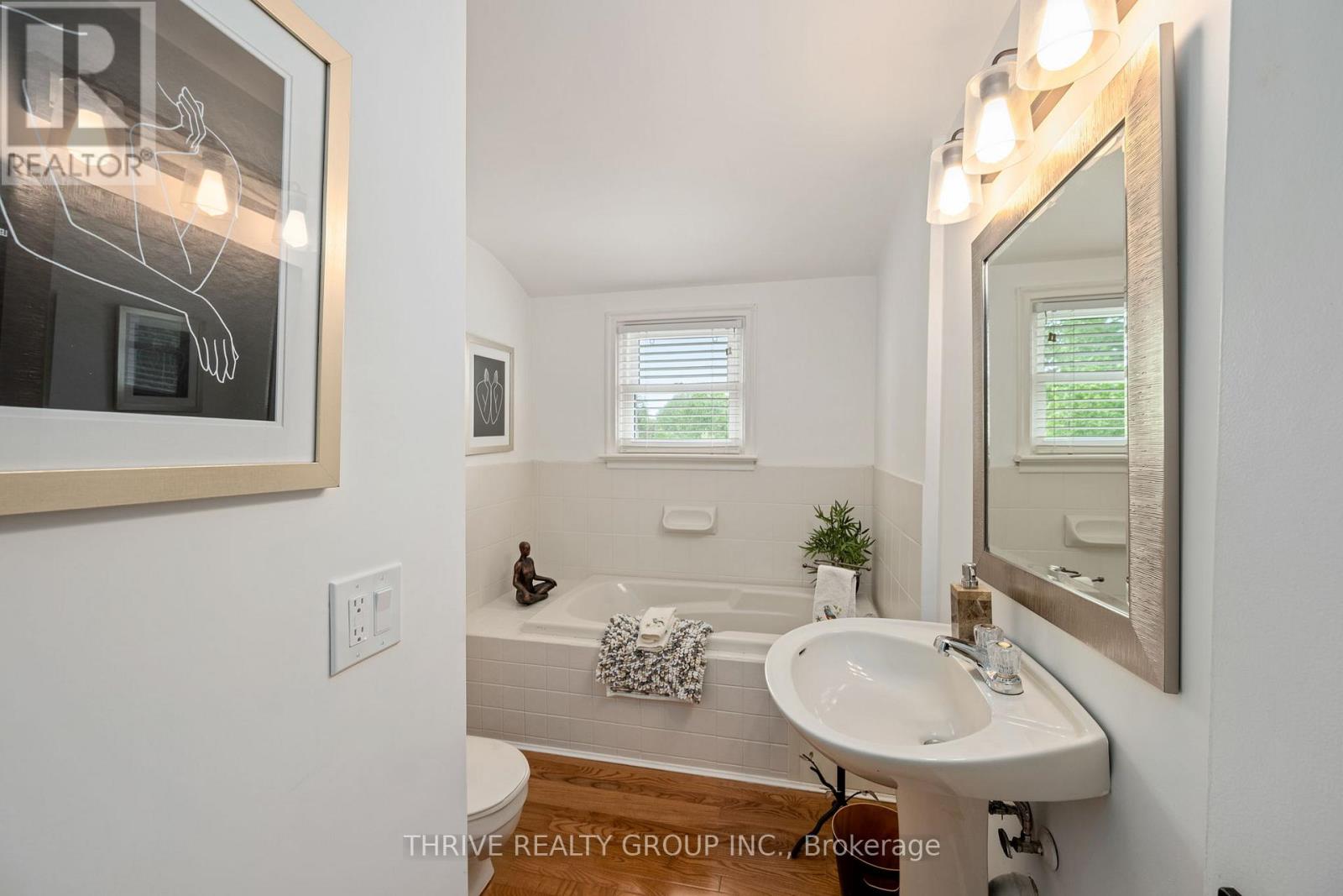 17 CROXTON ROAD W - 23
