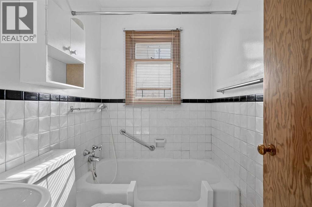 2416 38 Street SW - 13