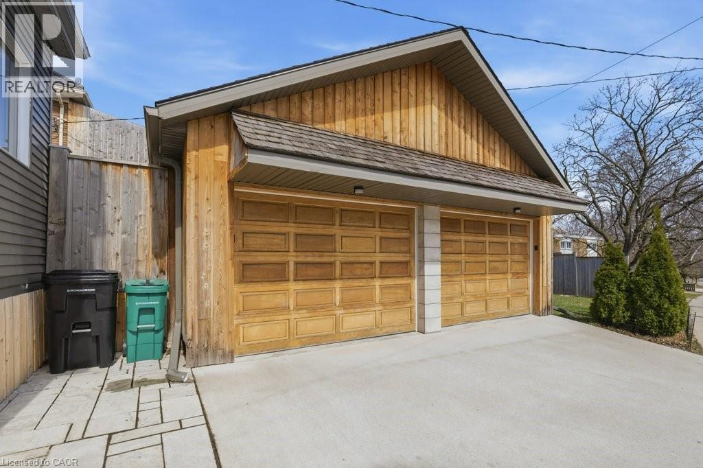 859 QUEEN'S Boulevard - 31