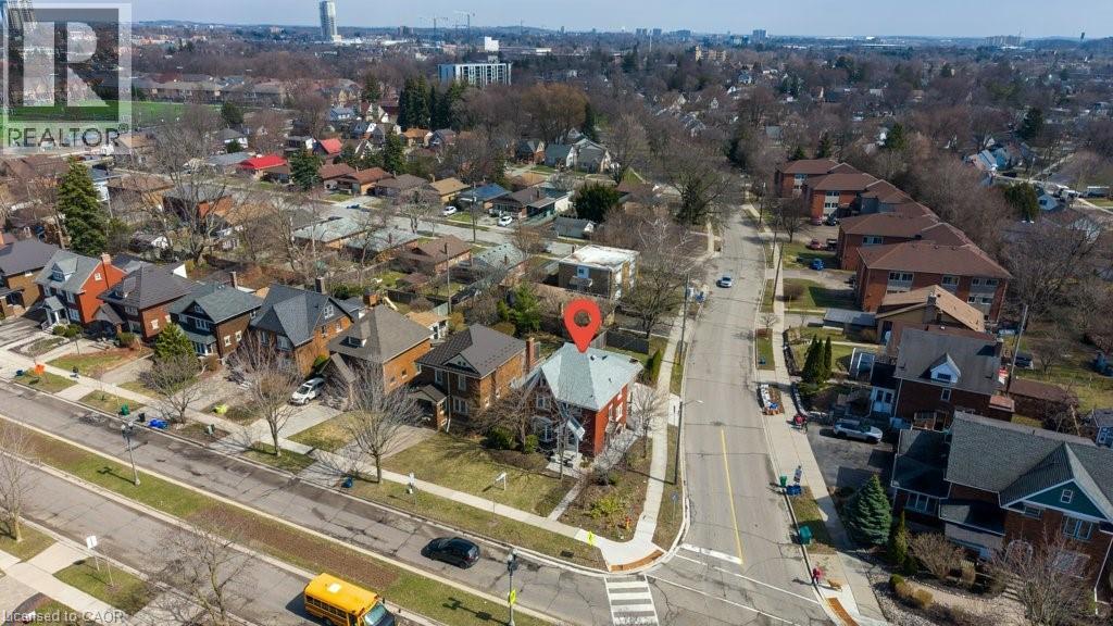 859 QUEEN'S Boulevard - 36