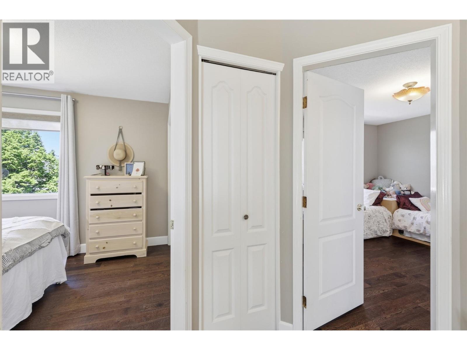 1954 Stirling Drive - 35