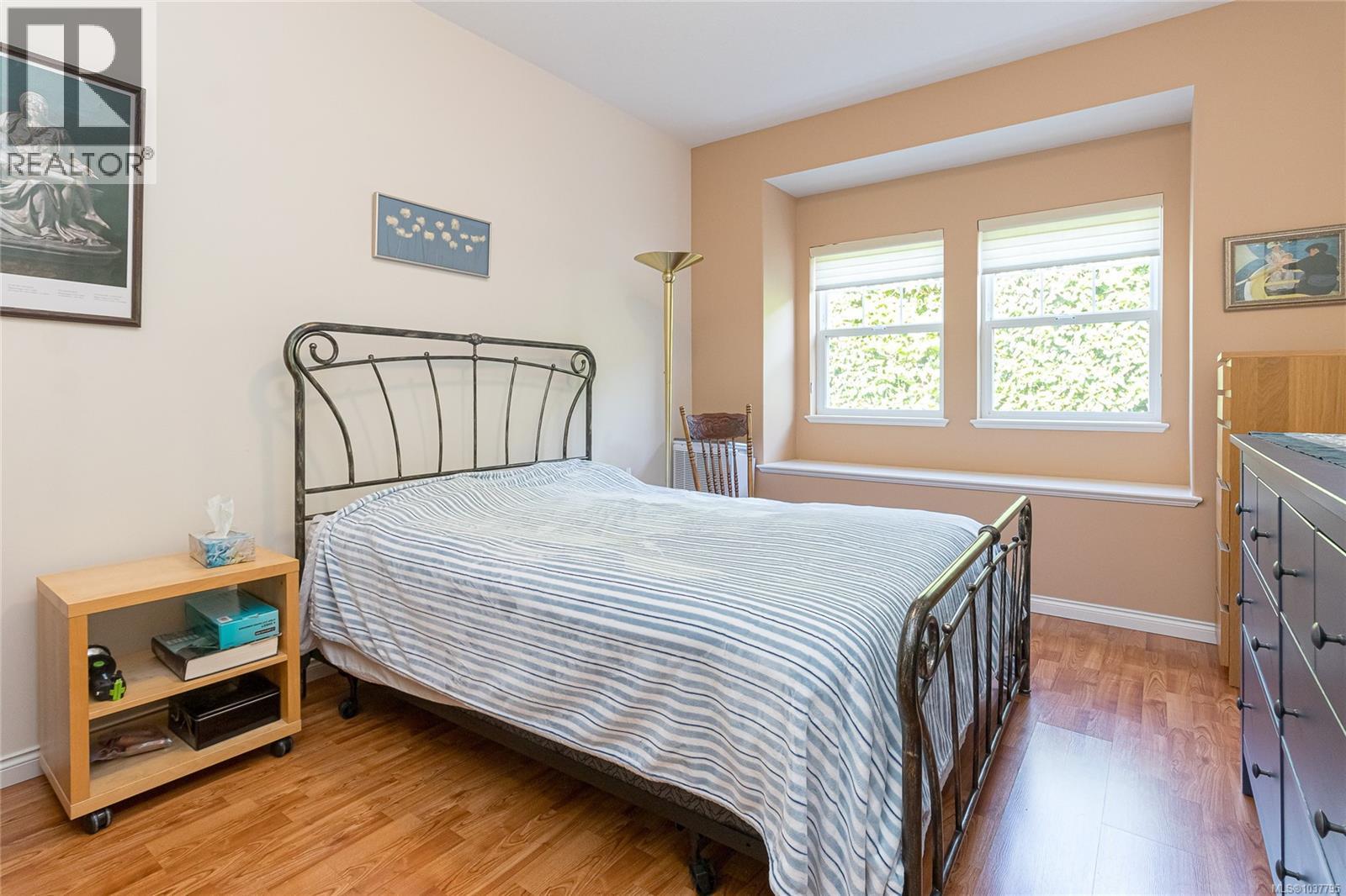 #27 631 Blenkin Ave - 12