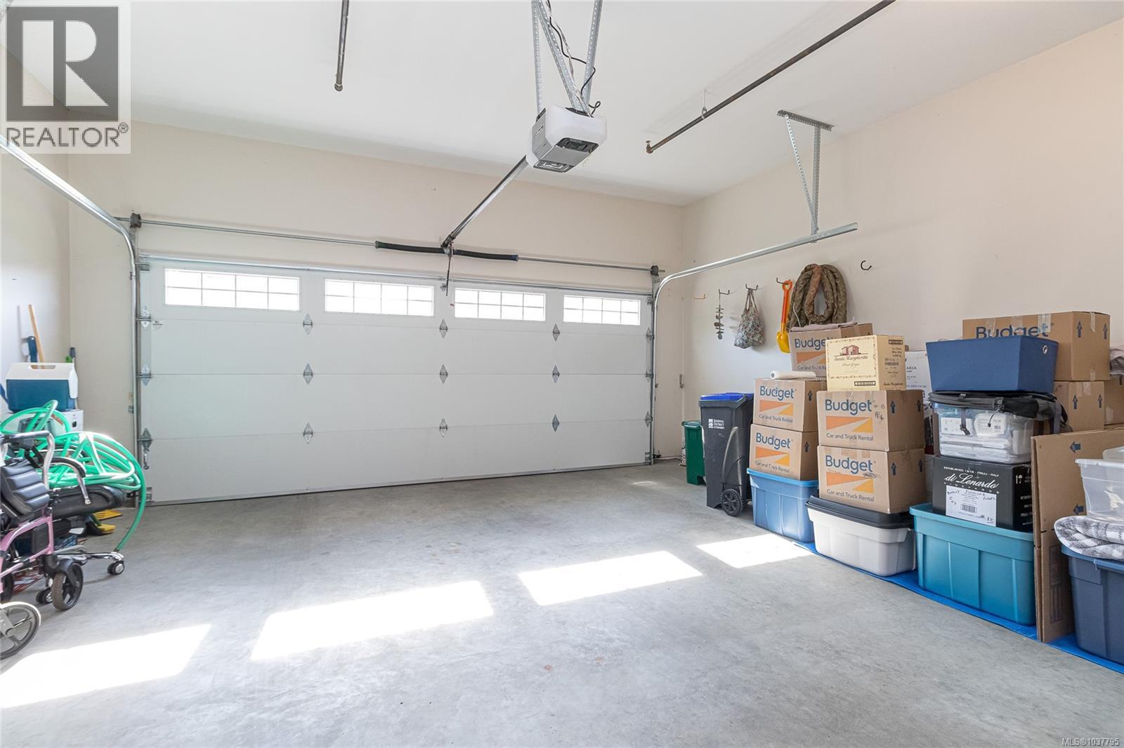 #27 631 Blenkin Ave - 21
