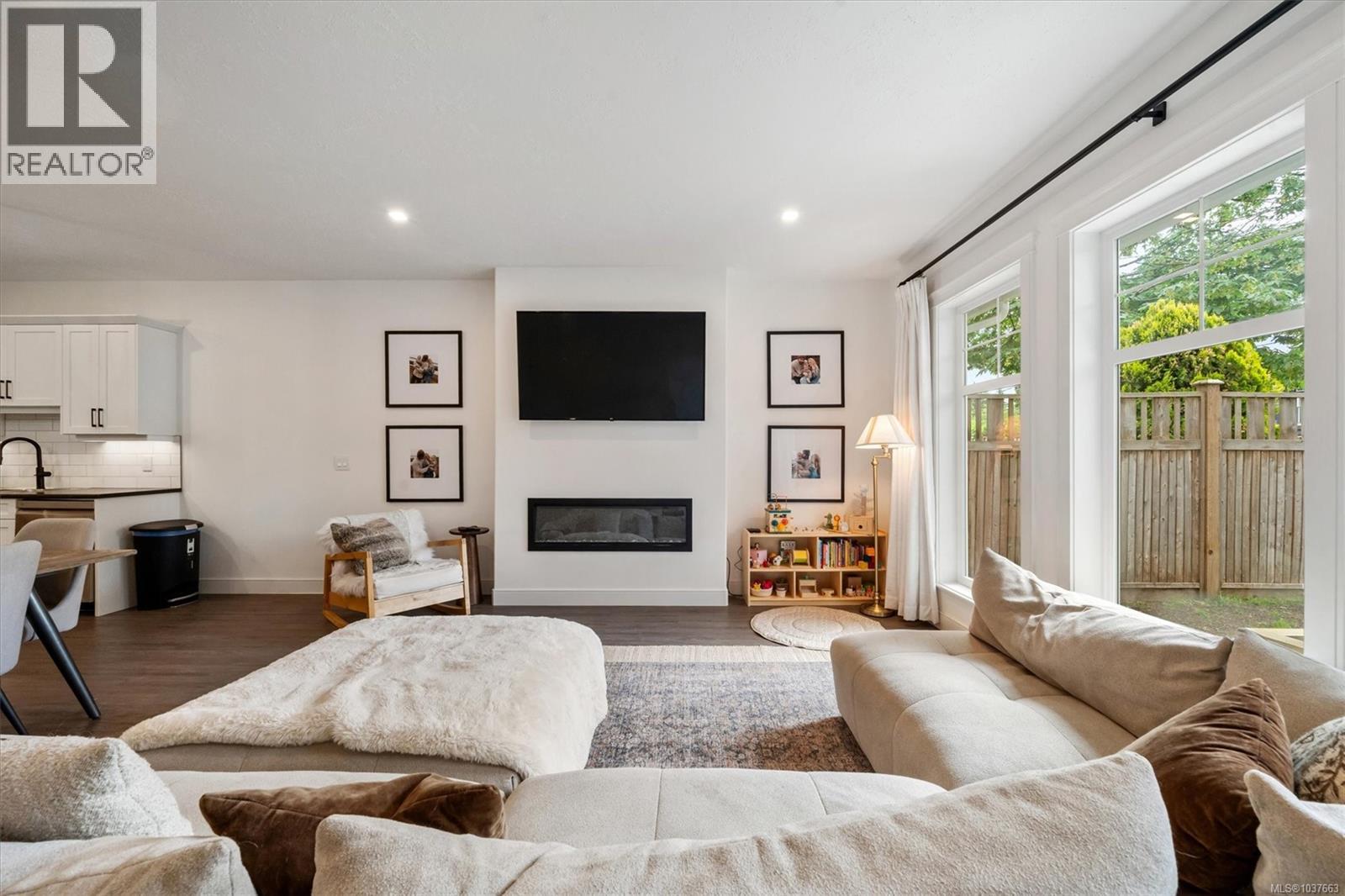 B 240 Woods Ave, Courtenay