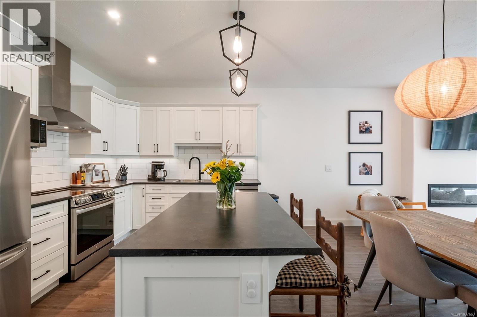 B 240 Woods Ave, Courtenay