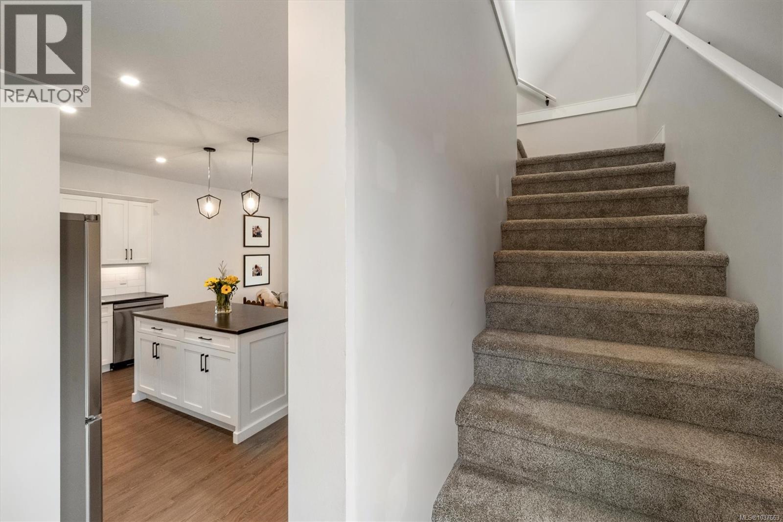 B 240 Woods Ave, Courtenay