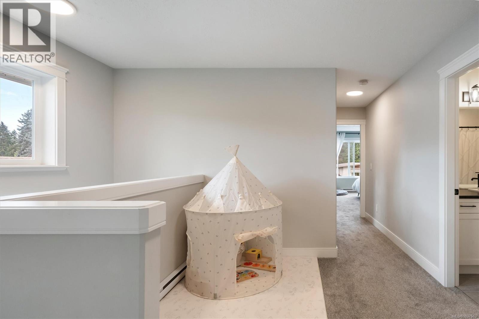 B 240 Woods Ave, Courtenay