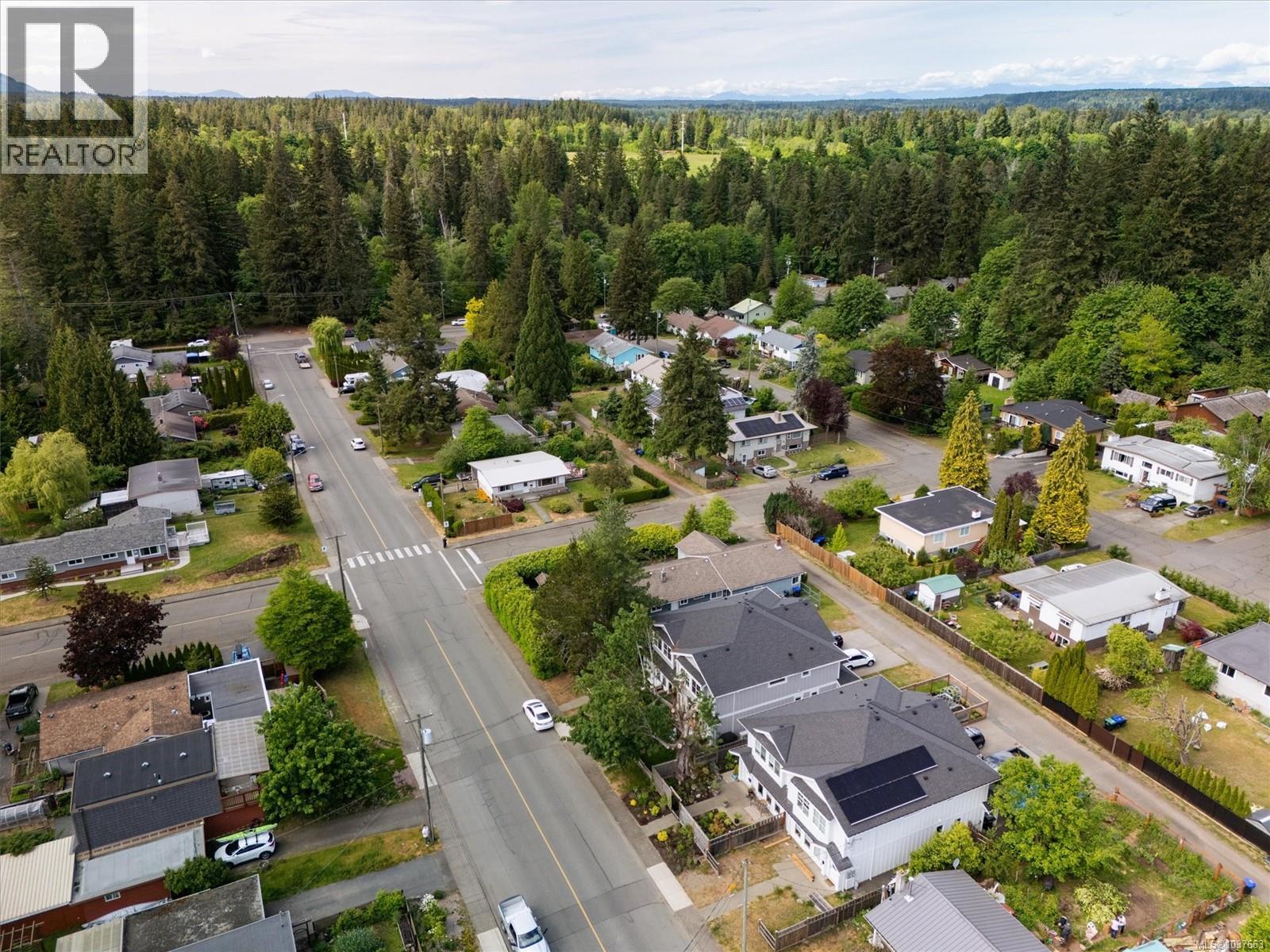 B 240 Woods Ave, Courtenay