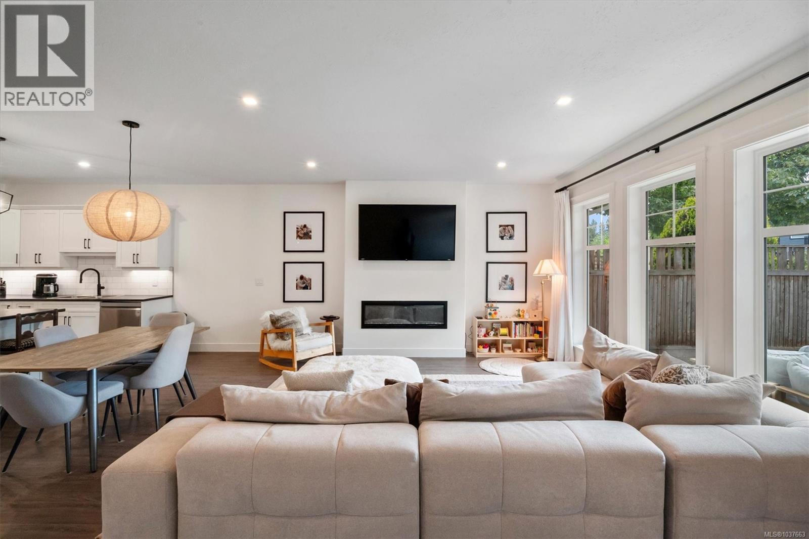 B 240 Woods Ave, Courtenay