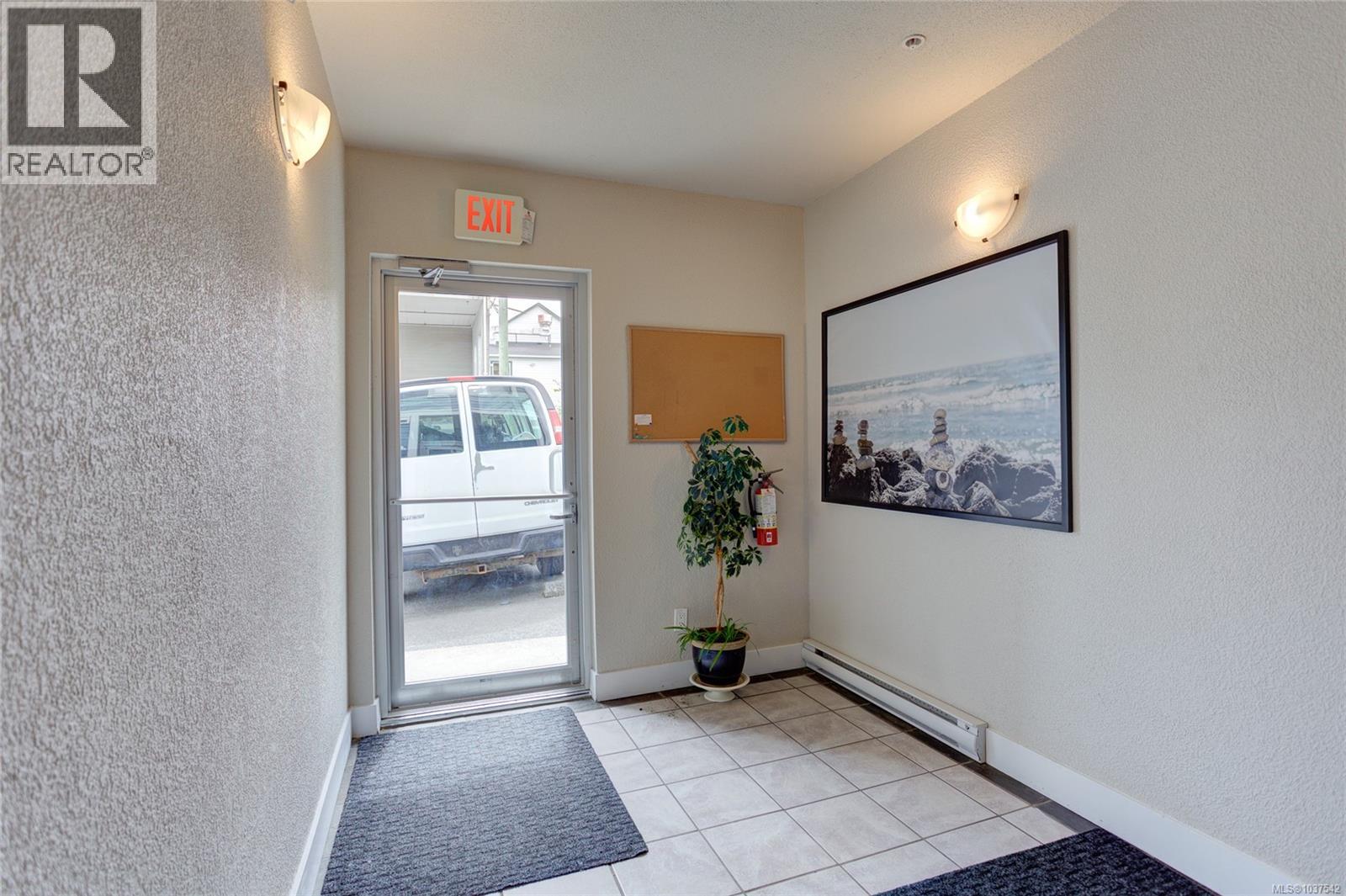 #203 11 Buller St - Image 2
