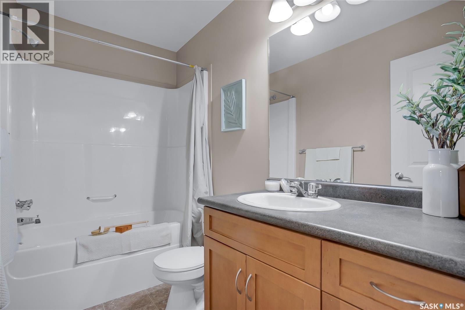 #311 415 Lynd CRESCENT - 21
