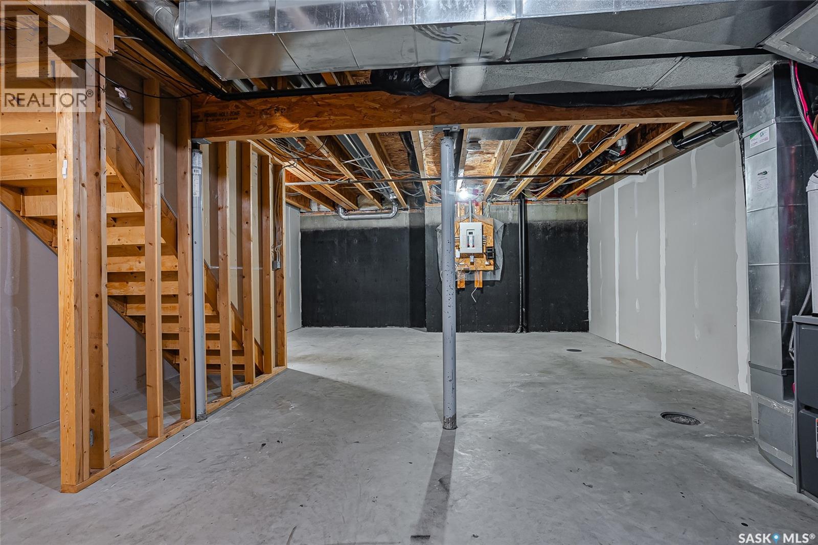 #311 415 Lynd CRESCENT - 26