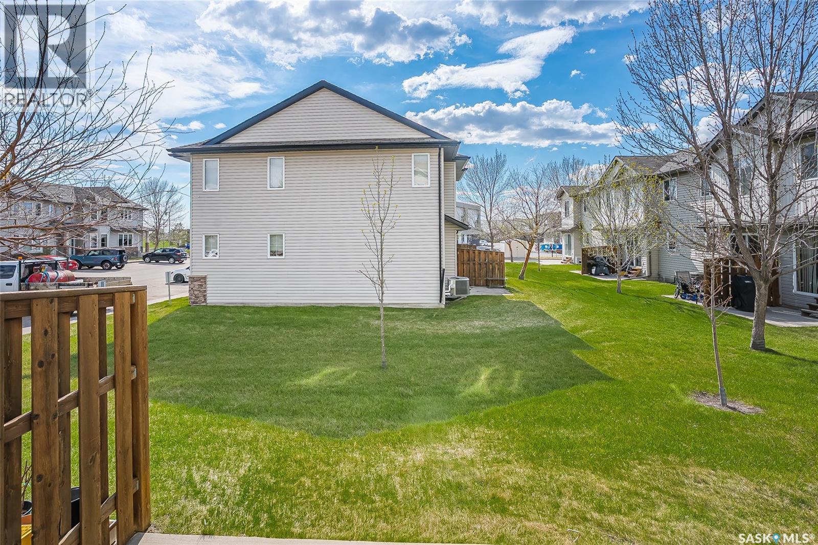 #311 415 Lynd CRESCENT - 27