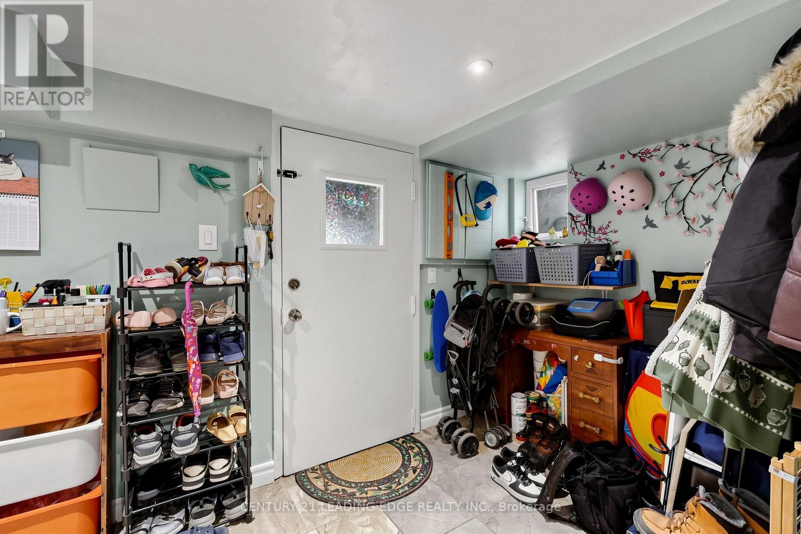395 RHODES AVENUE - 12