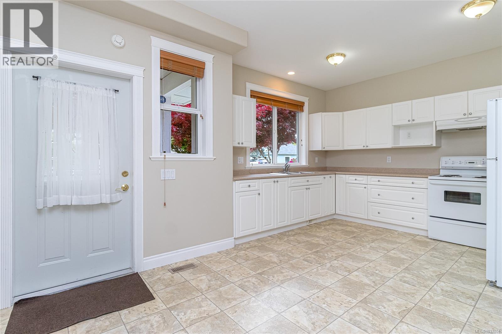 6797 Hampton Pl, Duncan
