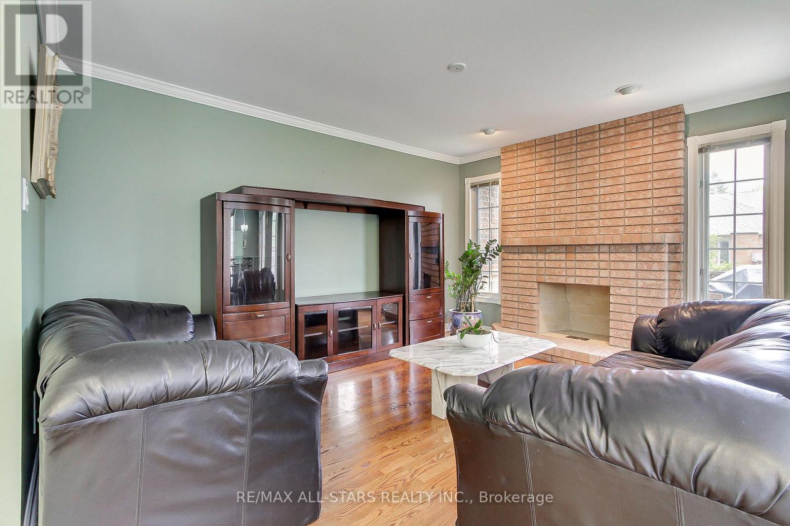 41 CAPTAIN ARMSTRONG LANE - 22